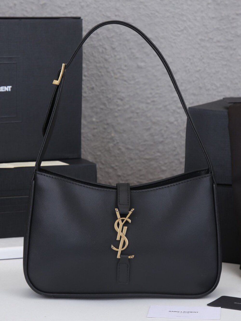 YSL LE 5 À 7 HOBO BAG IN SMOOTH LEATHER NOIR
